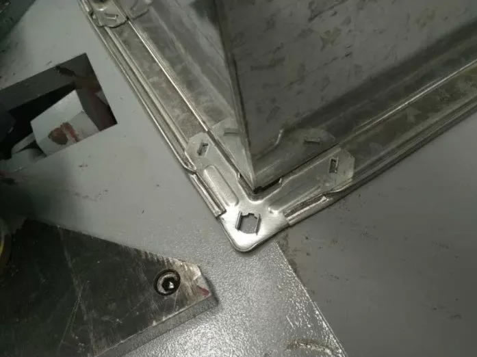 Pneumatic TDFC Corner Fixing Machine